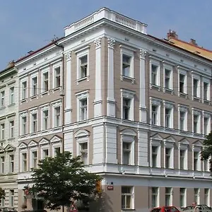 Machova 3* Prag